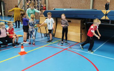 Kleutersportdag voor de groepen 3 & 4 uit Eibergen met hulp van vereniginge…